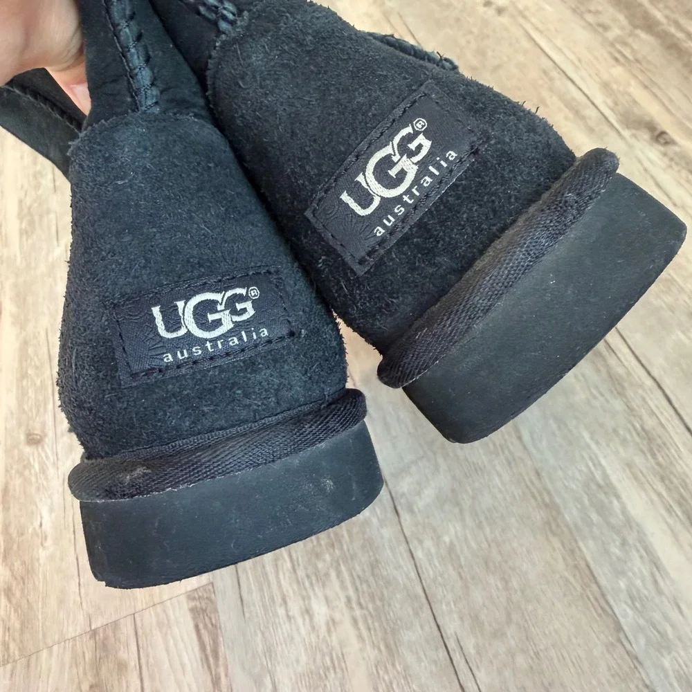 UGG Australia Classic Short II Black Suede Sheepskin Boots 5825 Women's Size 8
